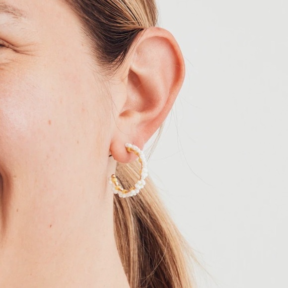 NWT Madewell Seed Bead Daisy Hoop Earrings - Picture 2 of 6